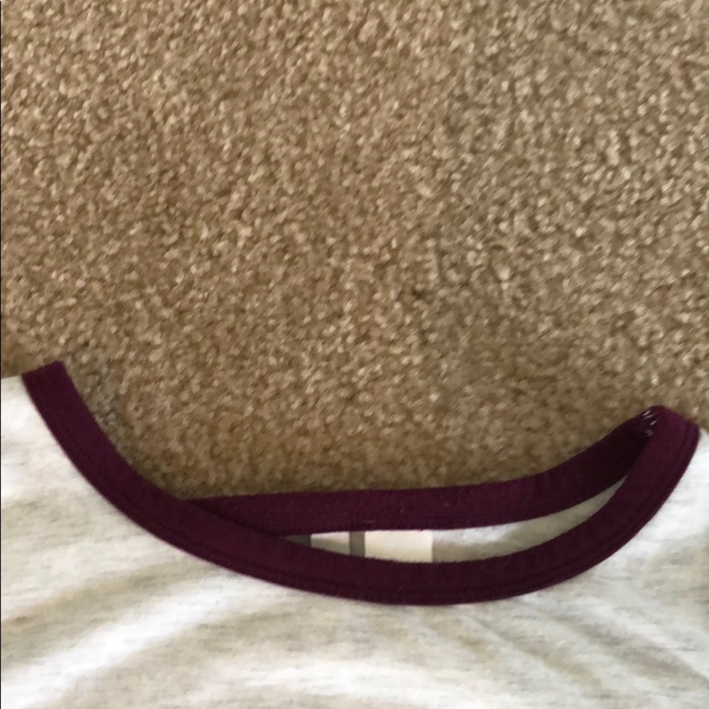 Tee with garnet collar and sleeve detailing. - Picture 3 of 5